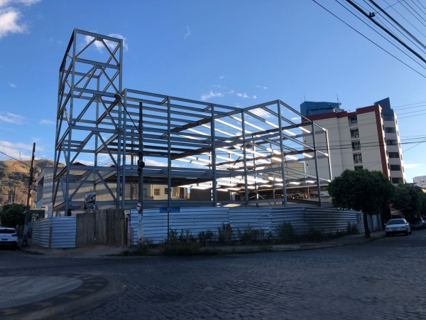 Pr&eacute;dio Comercial em Leopoldina - MG