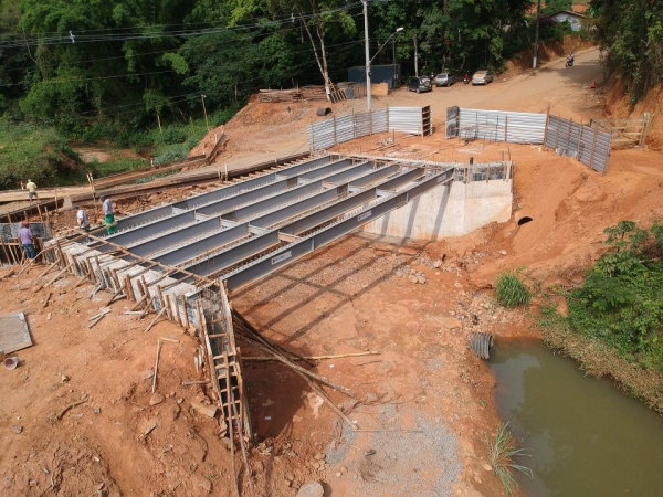 PONTE MET&Aacute;LICA