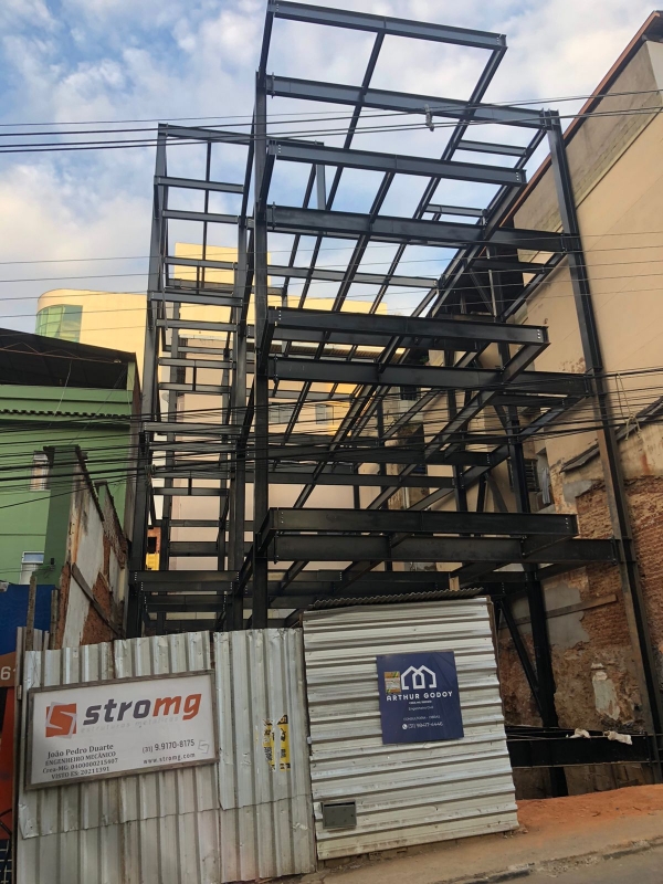 Pr&eacute;dio Comercial em Ponte Nova - MG